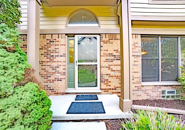 5th image of 5235 Royal Vale Ln, Dearborn, MI 48126