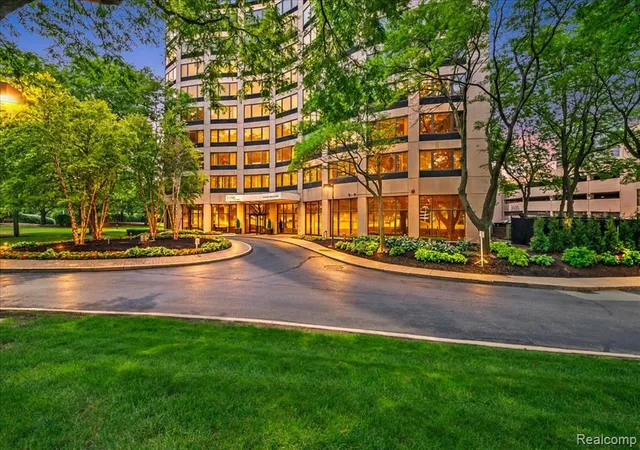 Condo for sale at 5000 Town Ctr #2606, Southfield, MI 48075 1113 | MLS# 61022882