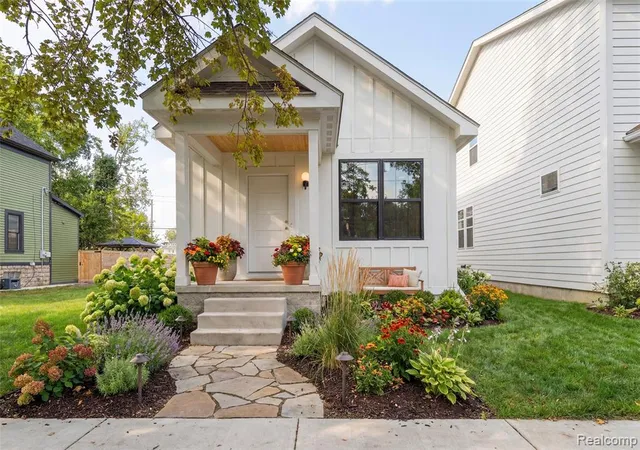 1st image of 8748 Agnes St, Detroit, MI 48214 2803 | MLS# 60969623