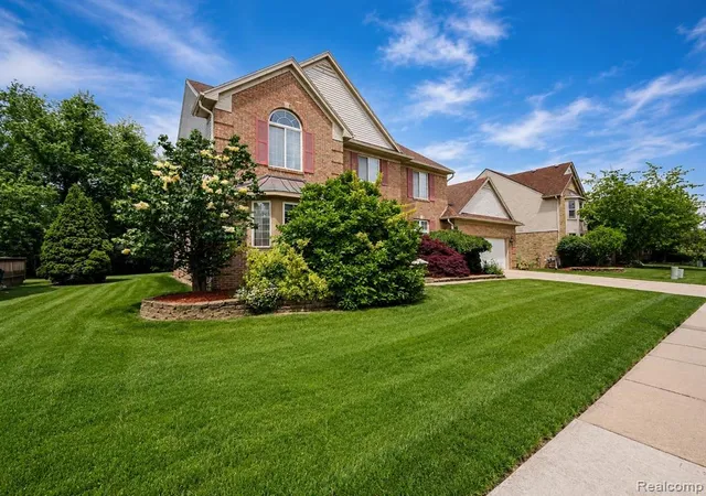 Photo 2 of Single family home for sale at 2931 Briarwood Dr, Troy, MI 48085 1156 | MLS# 61002612 | Listing updated on 2026-09-06