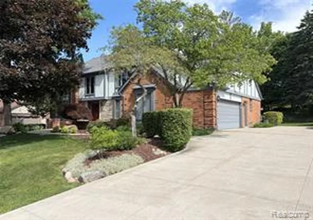 Homes for sale in Rochester Hills, MI | 2534 Topsham Dr, Rochester Hills, MI 48306 | MLS# 61002256