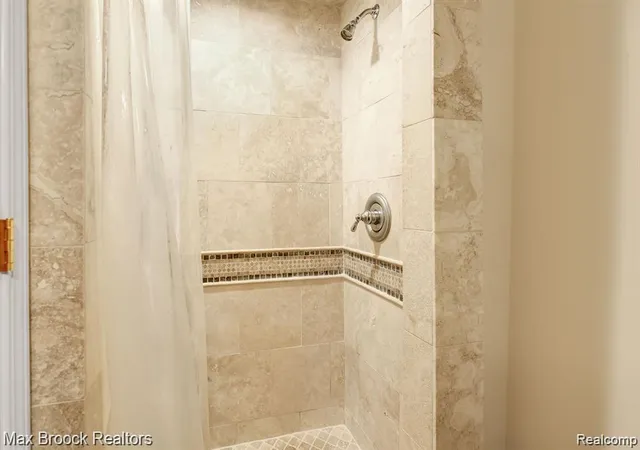 16th image of 44252 Felstone Dr, Sterling Heights, MI 48313 | MLS# 61006319