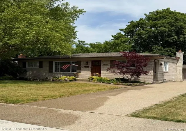2nd image of 44252 Felstone Dr, Sterling Heights, MI 48313 | MLS# 61006319