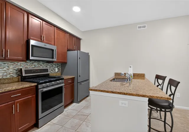 Listing Photo 5 - Condo for sale in building located at 1928 Coventry Rd, Jackson, MI 49201