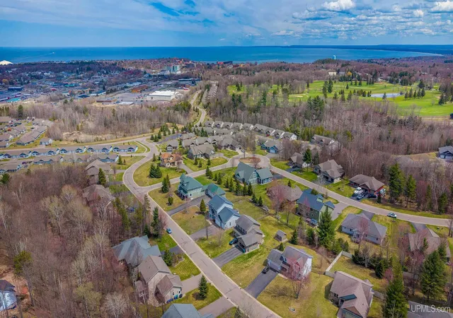 Homes for sale in Marquette, MI | 709 Horizons Dr, Marquette, MI 49855 | MLS# 50207100
