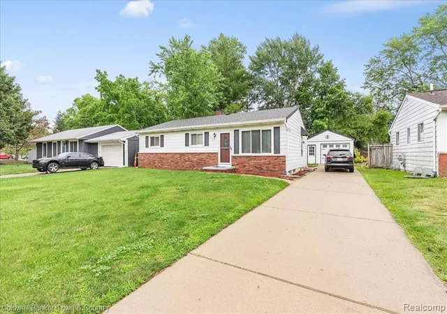 3rd image of 5309 Granger Dr, Lansing, MI 48911 | MLS# 61003845