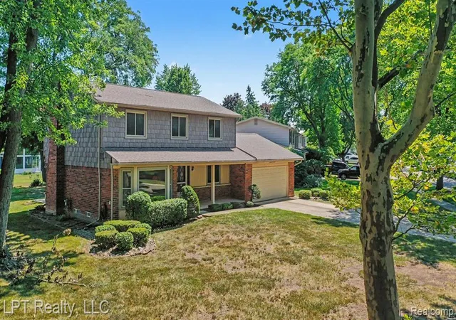 2nd image of 4100 Gatesford Circle Dr, Troy, MI 48085 | MLS# 61018437