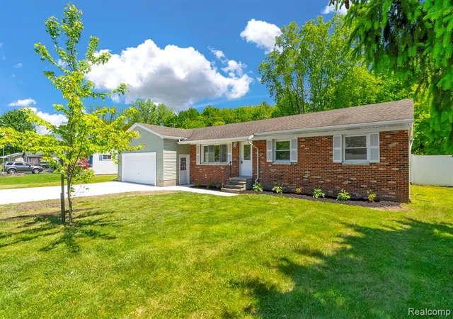 Homes for sale in Fort Gratiot, MI | 4046 State Rd, Fort Gratiot, MI 48059 | MLS# 60999980
