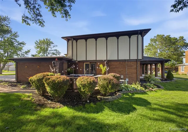 3rd image of 11606 Meadow Lane Dr, Warren, MI 48093 1220 | MLS# 61005178