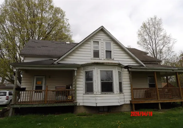 Homes for sale in Three Rivers, MI | 610 Pine St, Three Rivers, MI 49093 | MLS# 70542354