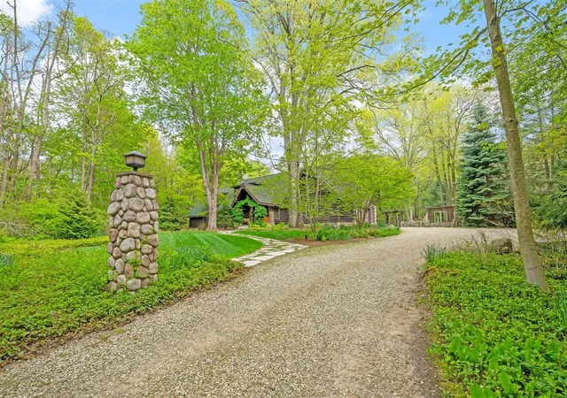 3rd image of 14657 Lakeshore Rd, Lakeside, MI 49116 | MLS# 70534114