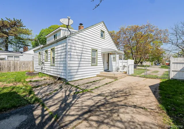 Photo 4 of Sale Pending at 13957 San Jose Ave, Redford, MI 48239 2946 | MLS# 61008662 | Listing updated on 2026-09-04