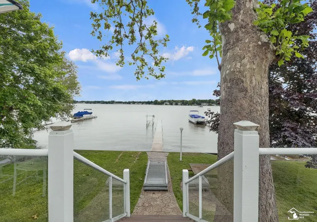 3rd image of 736 Lakeview Dr, Clarklake, MI 49234 | MLS# 50213556