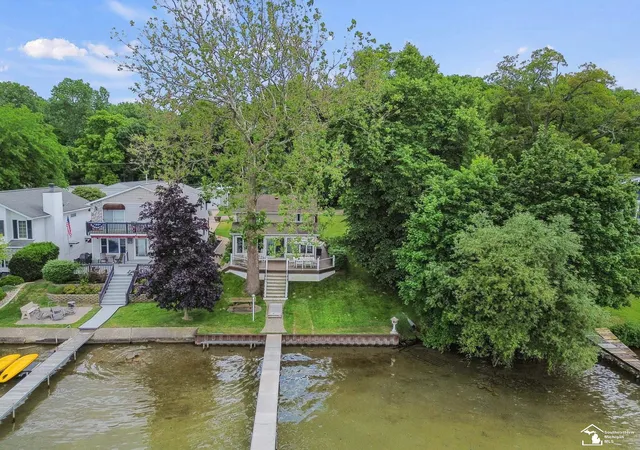 5th image of 736 Lakeview Dr, Clarklake, MI 49234 | MLS# 50213556