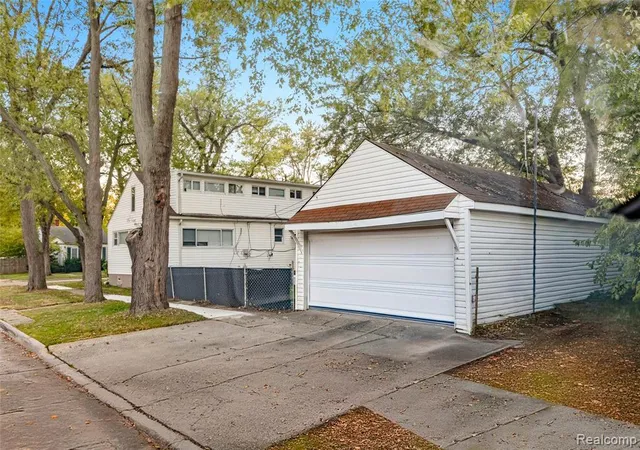 Homes for sale in Harper Woods, MI | 18811 Washtenaw, Harper Woods, MI 48225 | MLS# 60947808