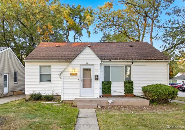 Homes for sale in Harper Woods, MI | 18811 Washtenaw, Harper Woods, MI 48225 | MLS# 60947808