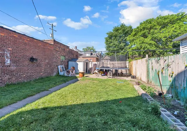 Homes for sale in Hamtramck, MI | 11369 Lumpkin St, Hamtramck, MI 48212 | MLS# 61007417