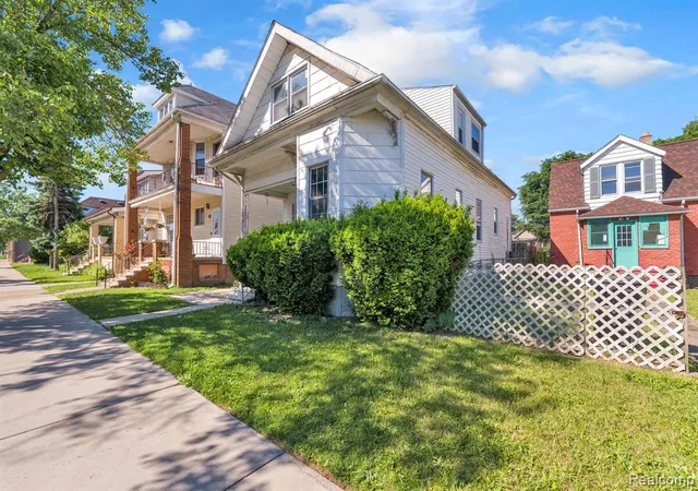 Homes for sale in Hamtramck, MI | 11369 Lumpkin St, Hamtramck, MI 48212 | MLS# 61007417