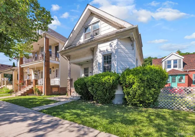 Homes for sale in Hamtramck, MI | 11369 Lumpkin St, Hamtramck, MI 48212 | MLS# 61007417