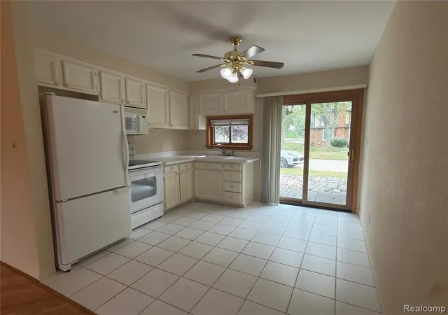 Photo 3 of Condo for sale at 32972 Maple Ln Cir, Warren, MI 48093 | MLS# 61019963 | Listing updated on 2026-09-06