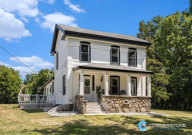 Single Family Residence at 6816 Division Ave, Comstock Park, MI 49321 | MLS# 70483469 | | Sold on 2025-10-03