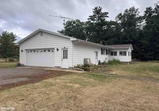 Photo 3 of Single family home for sale at 4864 N Caseville Rd, Caseville, MI 48725 | MLS# 50219680 | Listing updated on 2026-09-01