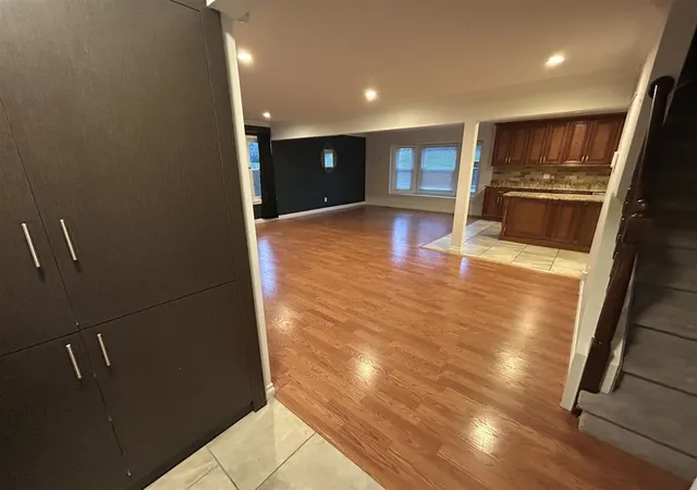 3rd image of 38647 Meeting House Ln, Livonia, MI 48154 | MLS# 70531222
