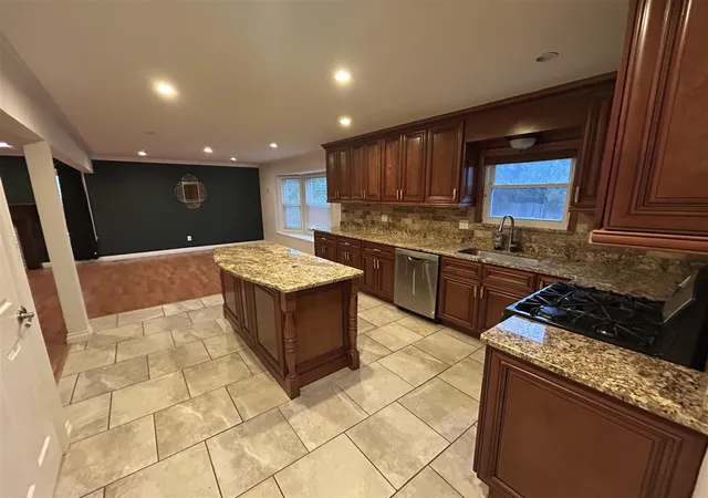 5th image of 38647 Meeting House Ln, Livonia, MI 48154 | MLS# 70531222