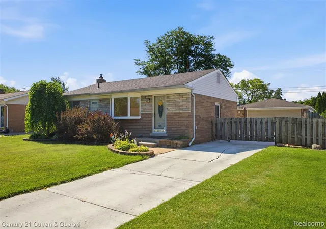 2nd image of 18018 Cloverdale Dr, Clinton Township, MI 48035 | MLS# 61009866