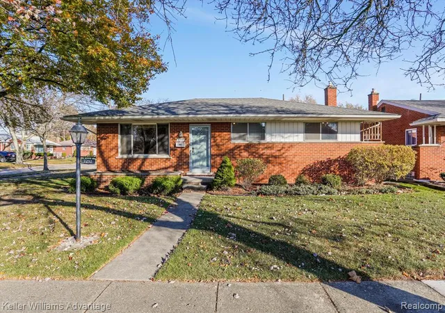 Single Family Residence at 7292 Fairwood Dr, Dearborn Heights, MI 48127 | MLS# 60353638 | | Sold on 2024-12-16