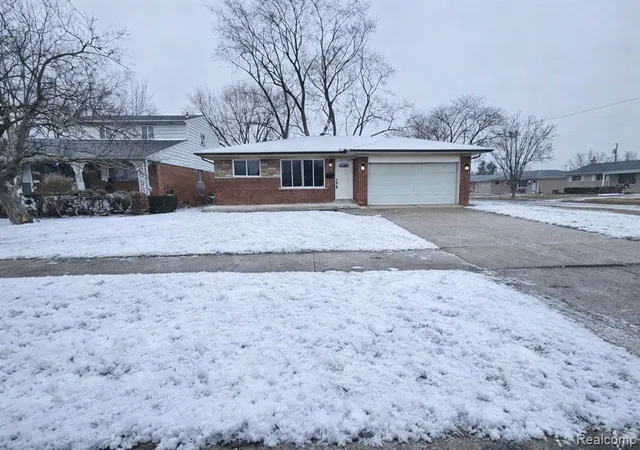 Homes for sale in Warren, MI | 26112 Cunningham Dr, Warren, MI 48091 | MLS# 60971040