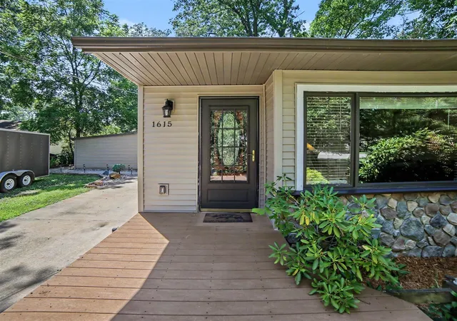 2nd image of 1615 Havenga St, Muskegon, MI 49445 | MLS# 70545173