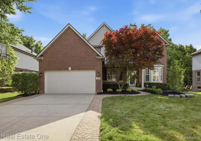 2nd image of 3465 Everett Dr, Rochester Hills, MI 48307 | MLS# 61005656