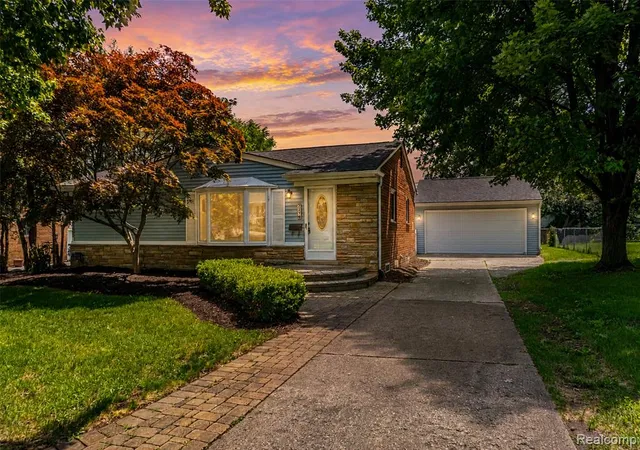 Homes for sale in Rochester Hills, MI | 221 Reitman Ct, Rochester Hills, MI 48307 | MLS# 61005938