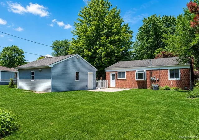 Homes for sale in Rochester Hills, MI | 221 Reitman Ct, Rochester Hills, MI 48307 | MLS# 61005938