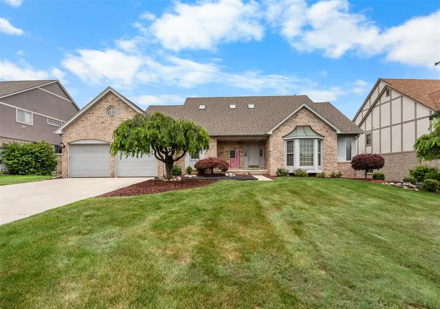 Homes for sale in Livonia, MI | 37120 Turnburry Dr, Livonia, MI 48152 | MLS# 70542300