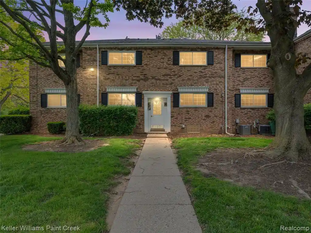Listing Photo 1 - Condo for sale in 685 E Fox Hls Dr located at 685 E Fox Hls Dr, Bloomfield Hills, MI 48304 - Unit #67