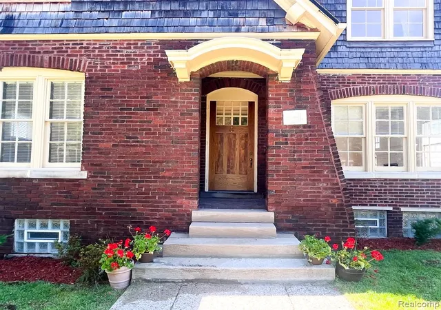 1st image of 488 Parkview Dr, Detroit, MI 48214 | MLS# 60991639