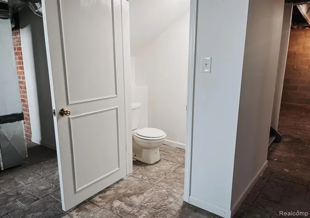 47th image of 488 Parkview Dr, Detroit, MI 48214 | MLS# 60991639