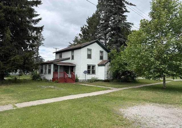 Homes for sale in Chesaning, MI | 123 N Clark St, Chesaning, MI 48616 | MLS# 50212674