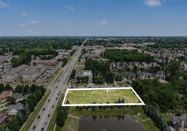 3rd image of 15170 15 Mile Rd, Sterling Heights, MI 48312 | MLS# 50210516