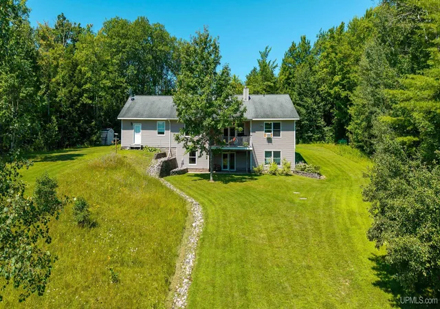 Photo 2 of Sale Pending at 440 Foster Crk Dr, Marquette, MI 49855 | MLS# 50217387 | Listing updated on 2026-08-15
