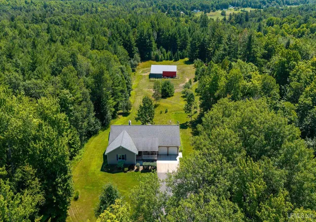 Photo 3 of Sale Pending at 440 Foster Crk Dr, Marquette, MI 49855 | MLS# 50217387 | Listing updated on 2026-08-15