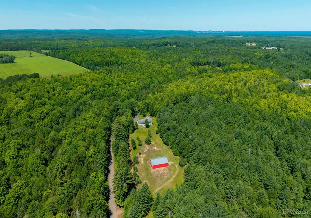 Photo 4 of Sale Pending at 440 Foster Crk Dr, Marquette, MI 49855 | MLS# 50217387 | Listing updated on 2026-08-15