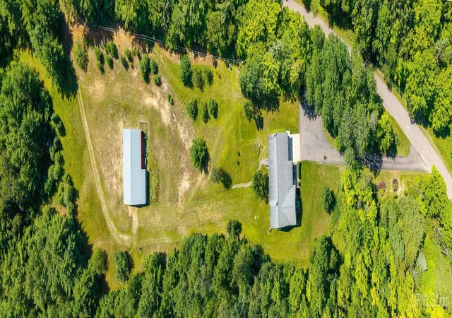 Photo 5 of Sale Pending at 440 Foster Crk Dr, Marquette, MI 49855 | MLS# 50217387 | Listing updated on 2026-08-15