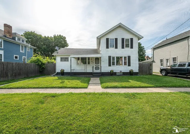 Homes for sale in Adrian, MI | 518 Comstock St, Adrian, MI 49221 | MLS# 50213629