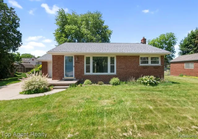 Homes for sale in Sterling Heights, MI | 36365 Briarcliff Rd, Sterling Heights, MI 48312 | MLS# 61000095