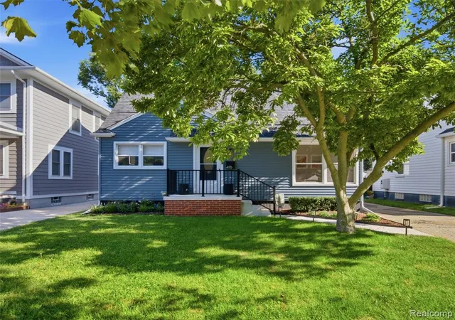 1st image of 416 Walnut Ave, Royal Oak, MI 48073 | MLS# 61022522