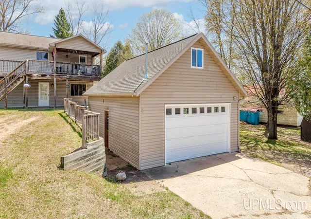 Homes for sale in Kingsford, MI | 404 Beech St, Kingsford, MI 49802 | MLS# 50208106