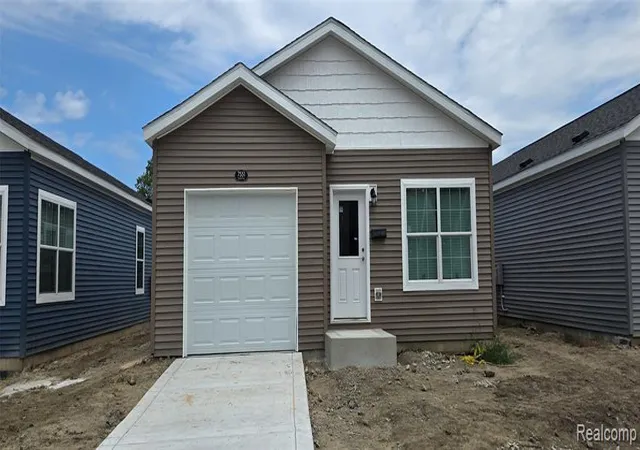 1st image of 7551 Packard Ave, Warren, MI 48091 | MLS# 60988829